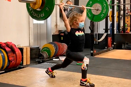 Самая сильная в мире семилетняя девочка подняла штангу весом 80 килограммов
