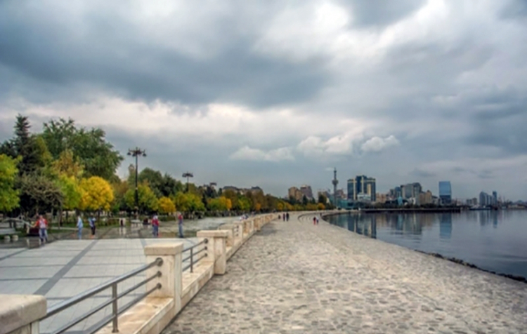 Завтра в Баку переменная облачность и умеренный ветер