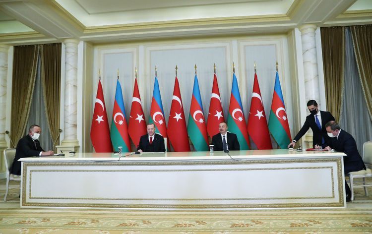 Чавушоглу: Очень скоро можно будет совершать поездки из Турции в Азербайджан только с удостоверением личности