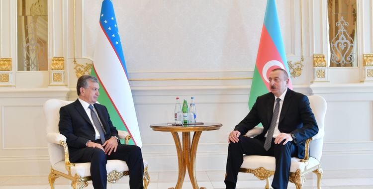 Состоялся телефонный разговор между президентами Азербайджана и Узбекистана