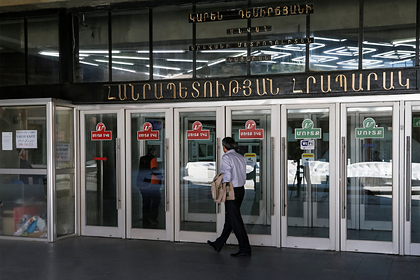 Противники Пашиняна парализовали работу метро в Ереване
