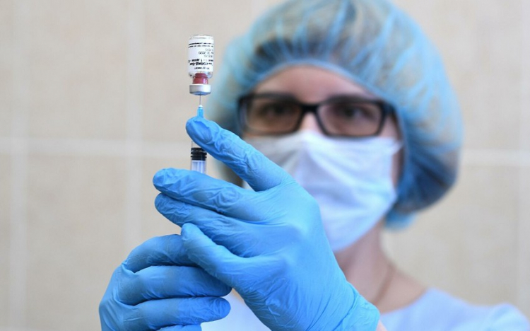 Эффективность российской вакцины "Спутник V" составила 91,4%
