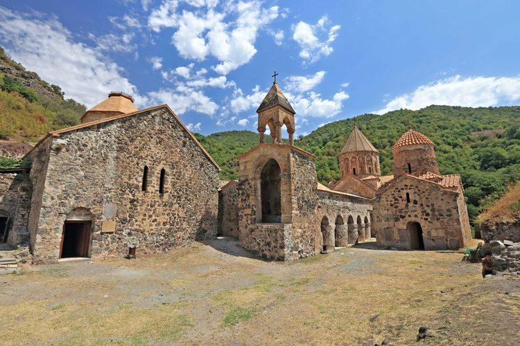 Минкультуры Азербайджана: Монастырский комплекс Худавенг разграблен
