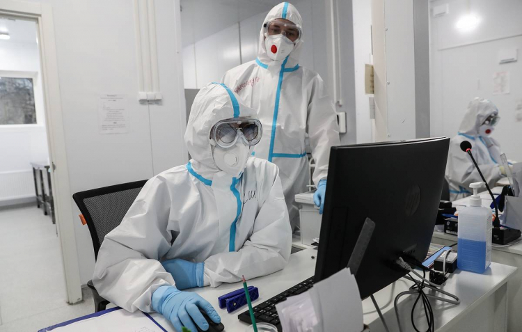 Число новых случаев COVID-19 в мире за неделю побило рекордные показатели
