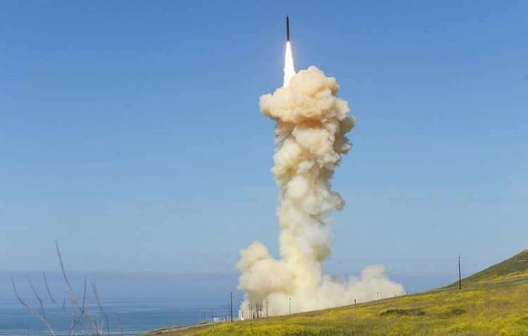 США утверждают, что Россия испытала противоспутниковую ракету