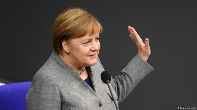 Меркель сдала тест на коронавирус 
