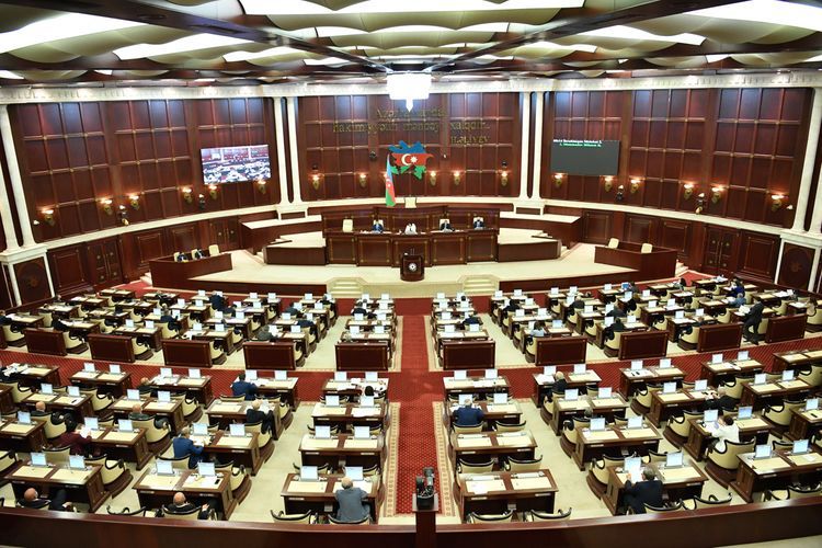 Парламент Азербайджана обсудит сегодня пять вопросов
