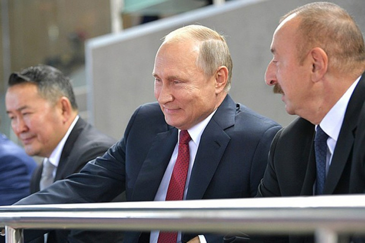 Путин поздравил Ильхама Алиева с днем рождения
