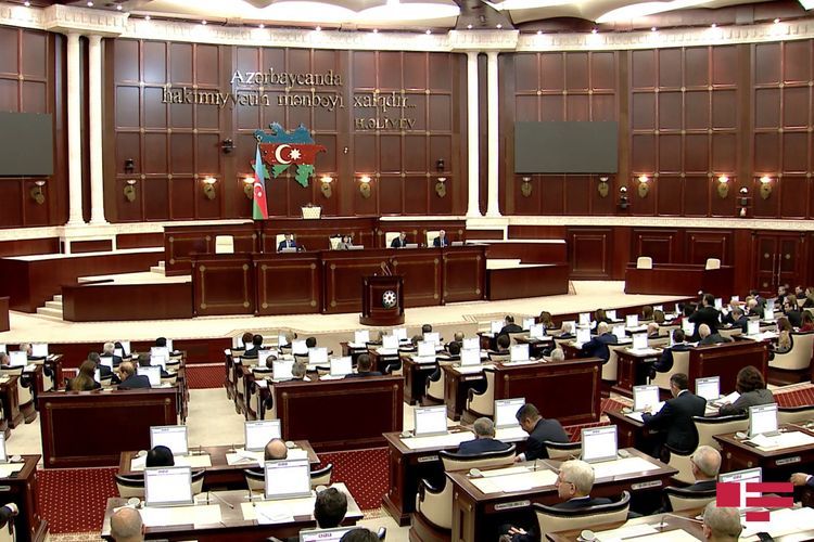 В парламенте Азербайджана обсуждается проект госбюджета на 2021 год 