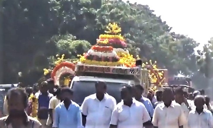 В Индии мужчина очнулся во время своих похорон и снова умер
