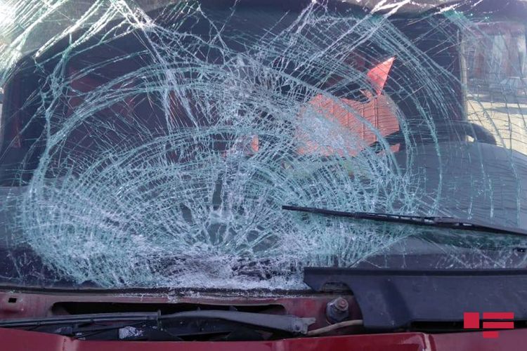 В Азербайджане автомобиль упал в овраг, есть погибший