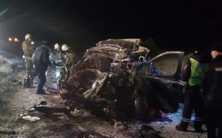 В России в ДТП с грузовиком погибли четыре человека