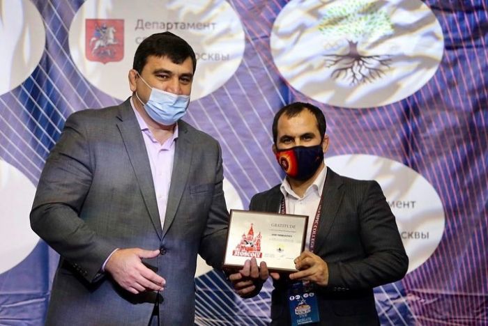 Олимпийский чемпион России вручил специальный приз азербайджанскому рефери