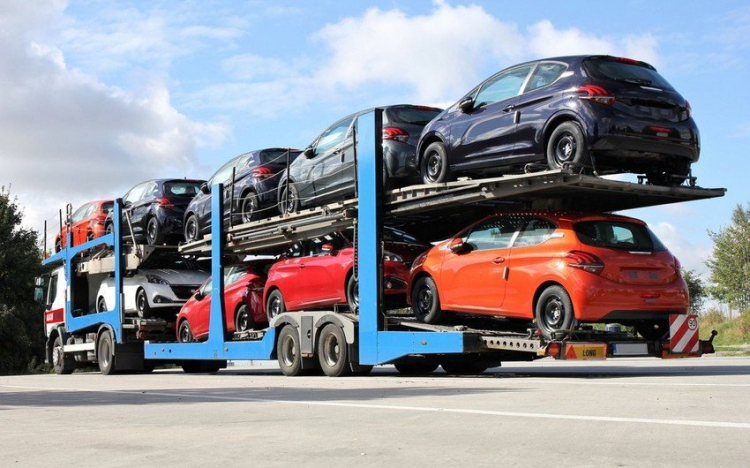 Азербайджан увеличил импорт автомобилей на 20%
