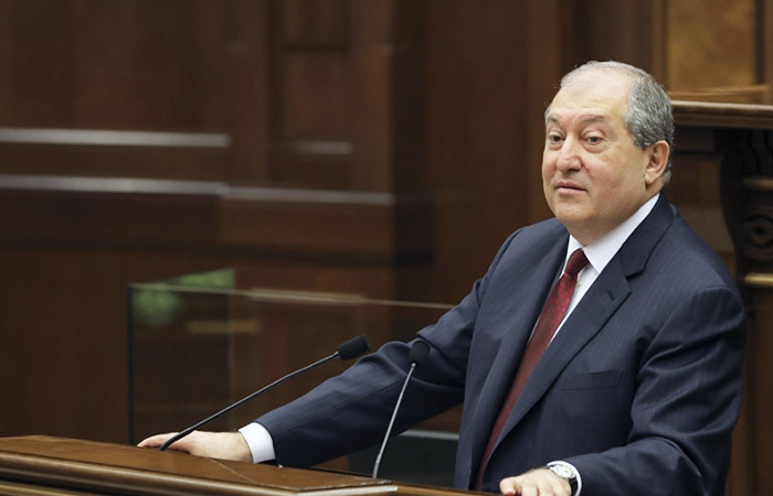Президент Армении призвал правительство уйти в отставку
