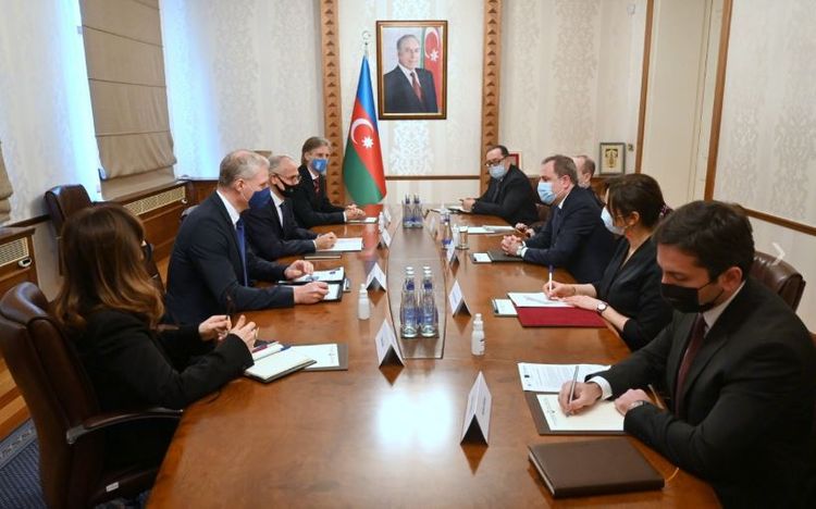 Джейхун Байрамов встретился с представителями ООН, ЕС и Всемирного банка
