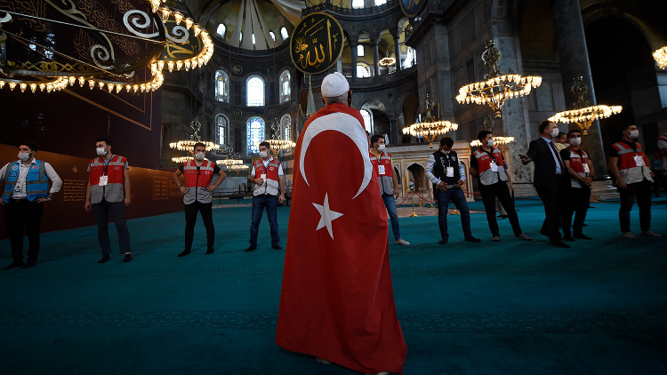 В Турции объявлен беспрерывный комендантский час до 4 января