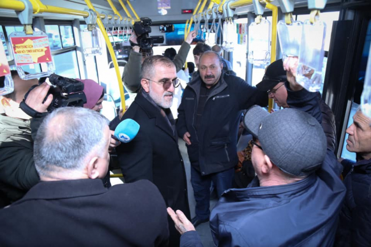 Кандидат в депутаты прокатился на автобусе и выслушал проблемы жителей Хатаинского района - ВИДЕО