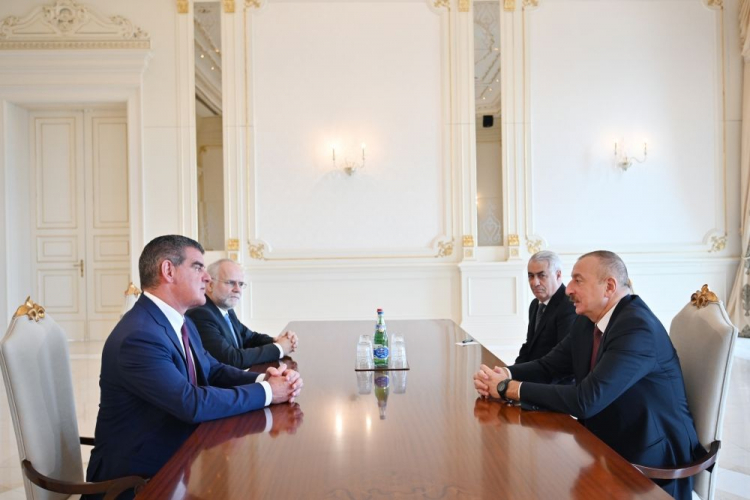 Ильхам Алиев принял председателя Совета директоров компании “Stadler Rail AG”