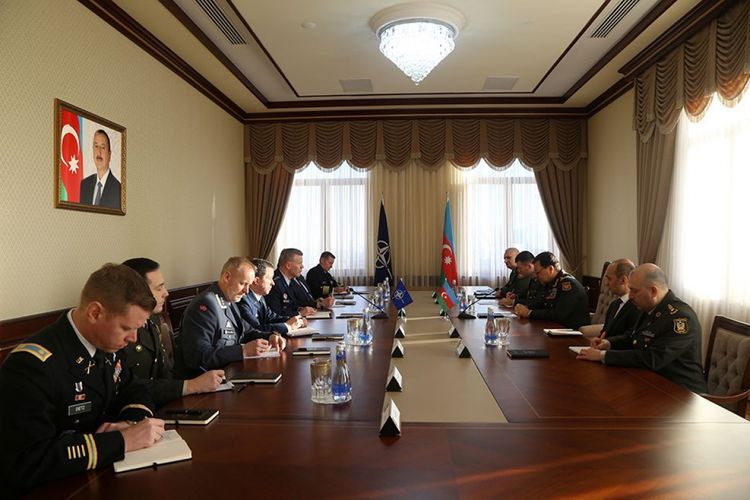 Начальник Генштаба ВС Азербайджана встретился с Верховным главнокомандующим НАТО в Европе - ФОТО