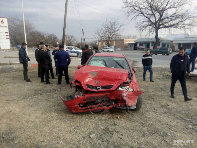 В Огузе столкнулись два автомобиля, есть раненые