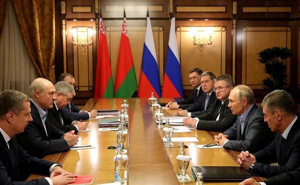 Москва и Минск договорились по газу и нефти лишь на год
