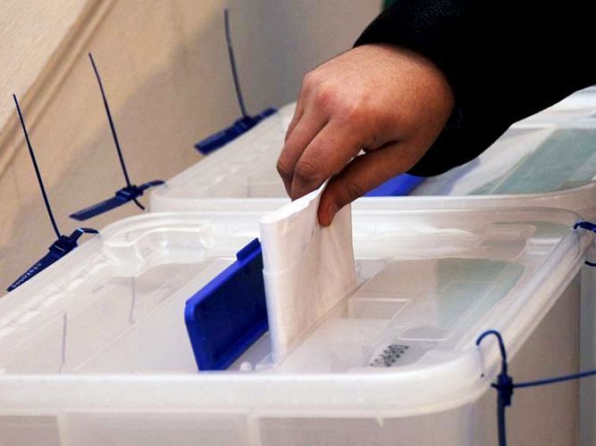 В Азербайджане завершилось голосование на внеочередных выборах в парламент