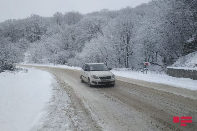 На севере Азербайджана температура снизилась до -15, покров снега 43 см - ФОТО