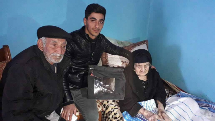 В Азербайджане проголосовала 118-летняя избирательница
