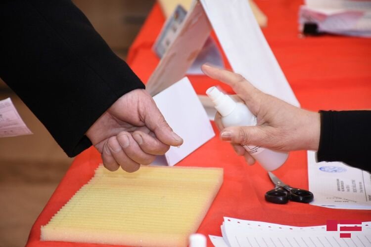 ЦИК Азербайджана назвал округа с самой высокой и низкой явкой избирателей