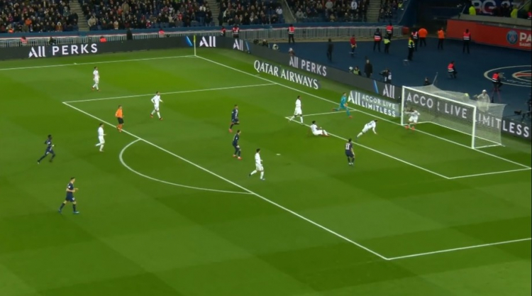 На матче ПСЖ - Лион забили автогол года - ВИДЕО