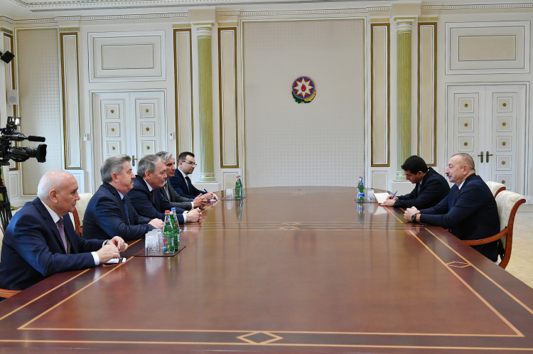 Ильхам Алиев принял делегацию Госдумы России