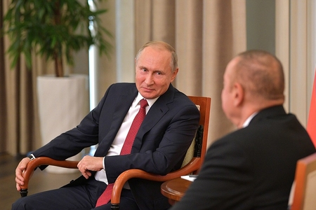 Владимир Путин поздравил президента Ильхама Алиева
