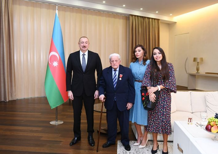  Ильхам Алиев вручил Алибабе Мамедову орден «Шараф» - ФОТО - ОБНОВЛЕНО