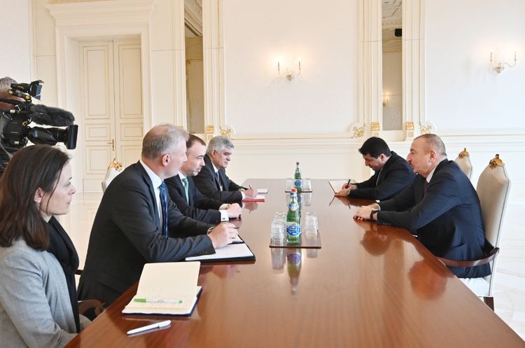 Ильхам Алиев принял делегацию во главе со спецпредставителем ЕС
