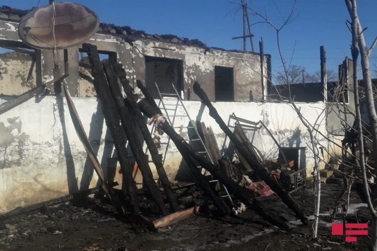 Пострадавший в результате пожара в Шамкире 9-летний ребенок скончался в больнице
