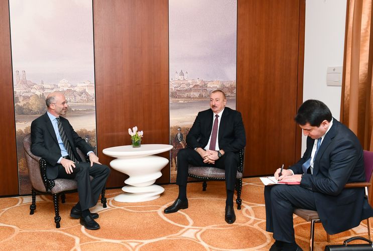 Ильхам Алиев встретился с президентом Международной Кризисной Группы
