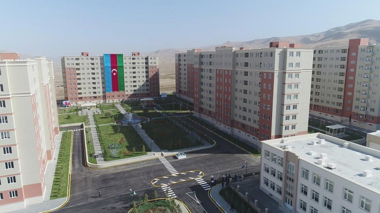 Вынужденным переселенцам из двух общежитий Баку предоставят квартиры