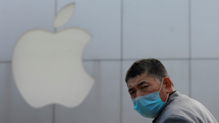 Apple заявила о сокращении поставок iPhone по всему миру
