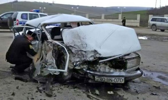В Нахчыване 3 члена одной семьи погибли в автокатастрофе