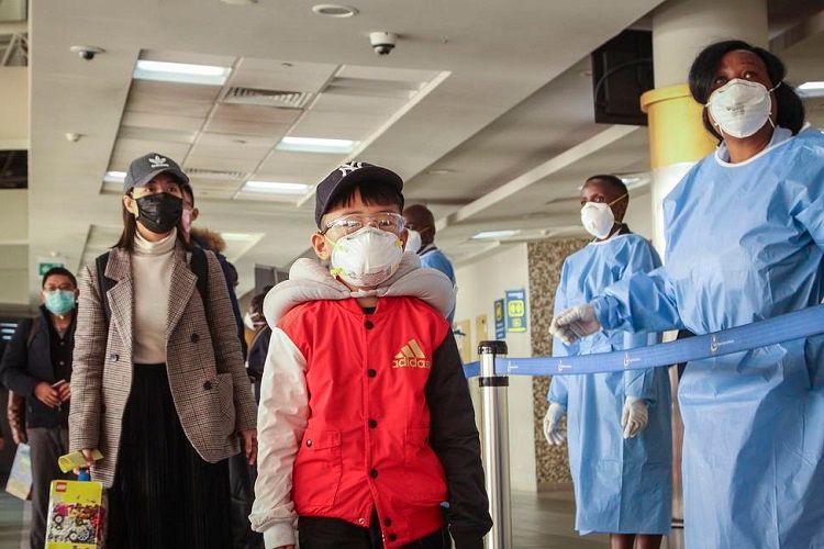 Число погибших от коронавируса в Китае выросло до 2236 человек