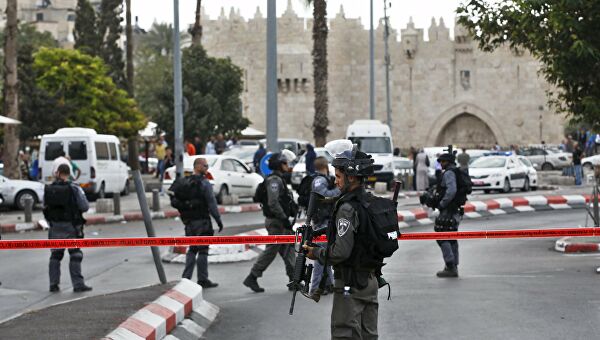 В Иерусалиме палестинка напала с ножом на мужчину - ВИДЕО