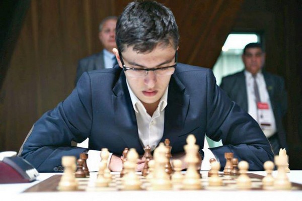 Ниджат Аббасов преследует лидеров шахматного фестиваля