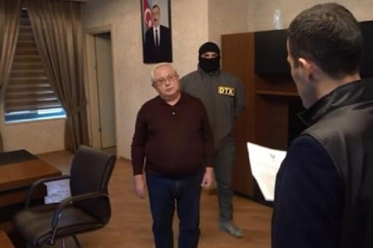 Бывший глава ИВ Нефтчалинского района и другие задержанные вместе с ним лица предстали перед судом
