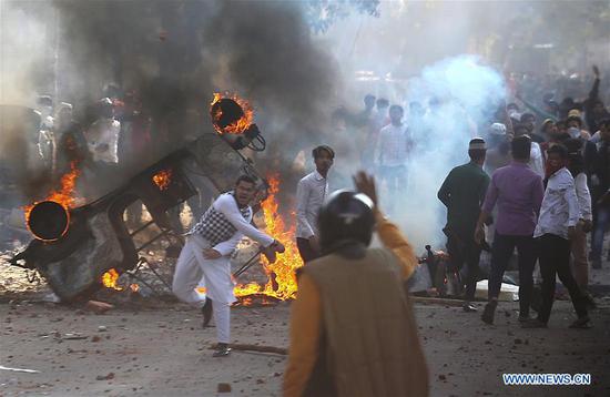 В Нью-Дели 90 человек пострадали во время беспорядков