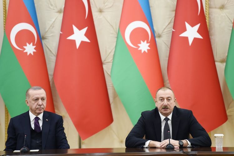 Ильхам Алиев: "Азербайджан продолжит покупать современное оружие у Турции"