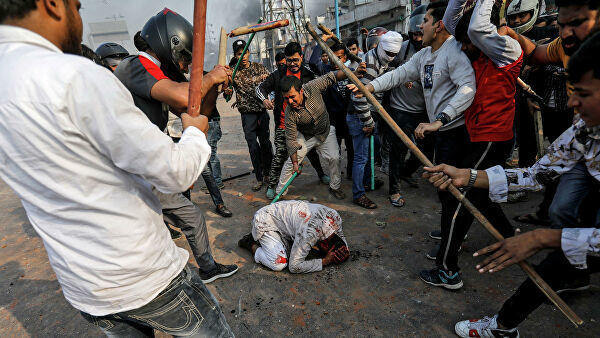 Число погибших в ходе столкновений в Нью-Дели достигло 20