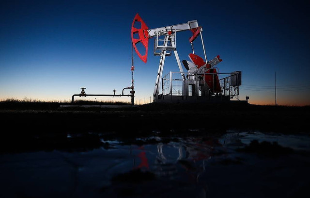 Цена нефти марки Brent опустилась ниже $52 за баррель