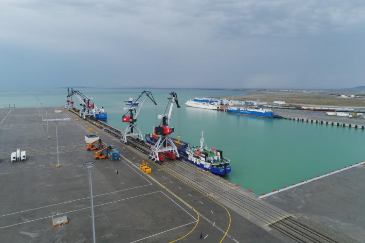 Пропускные пункты Бакинского порта работают в усиленном режиме
