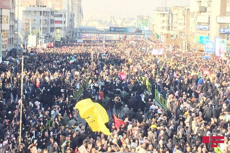 В Тегеране проходит церемония прощания с Касемом Сулеймани - ФОТО